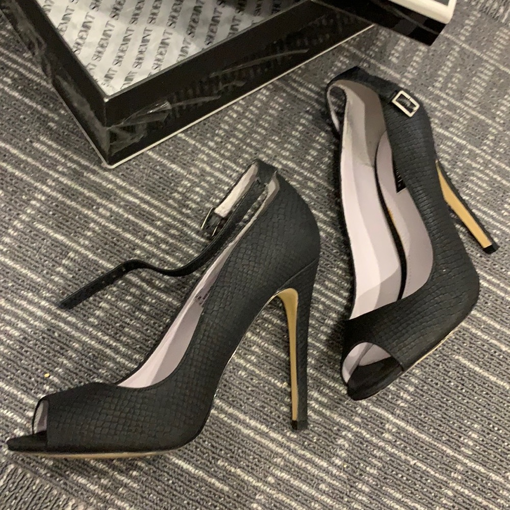 Shoemint black heals